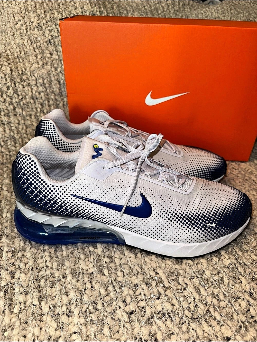 NEW Nike Air Max Phoenix Men's Athletic Shoes White & Blue US 13